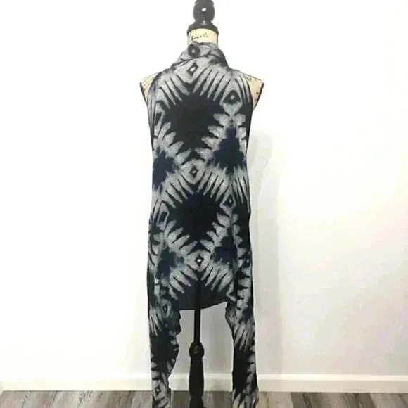 Amuse Society Duster Blue Asymmetrical Open Front - Picture 4 of 7